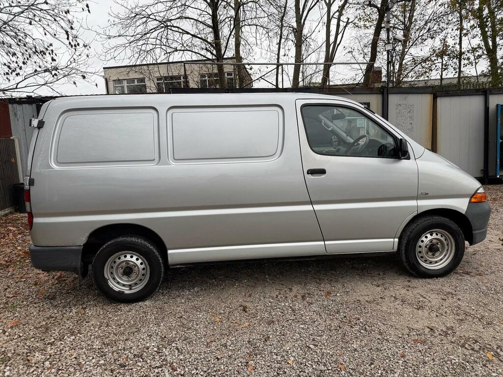 Toyota HiAce 2.4 2001 Silver #4