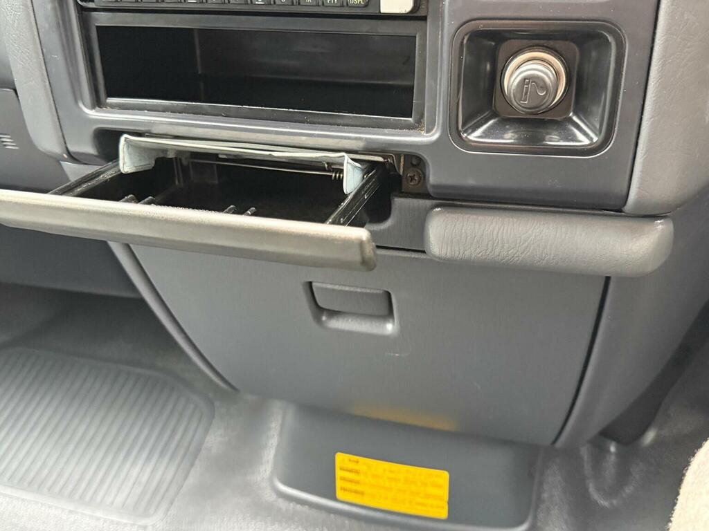 Toyota HiAce 2.4 2001 Silver #31