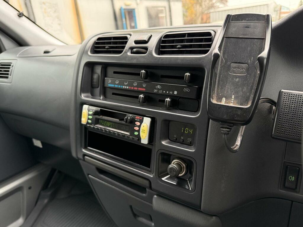 Toyota HiAce 2.4 2001 Silver #26