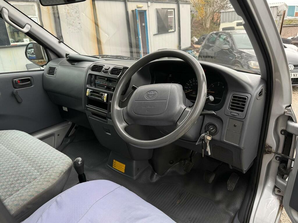 Toyota HiAce 2.4 2001 Silver #2