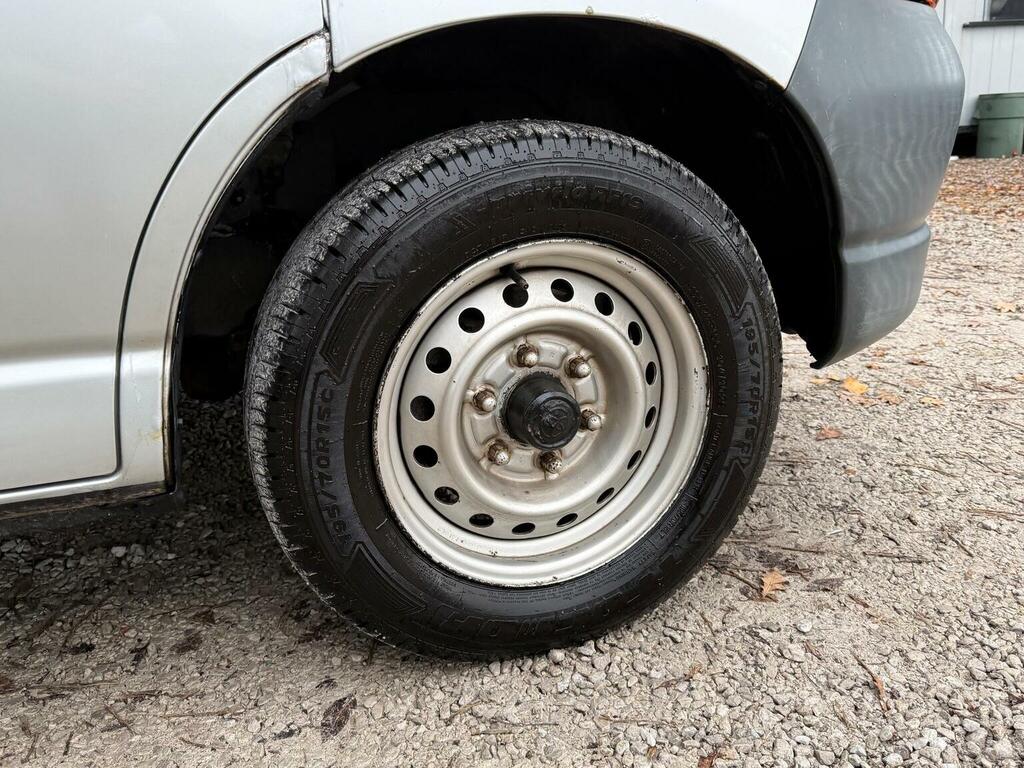 Toyota HiAce 2.4 2001 Silver #6