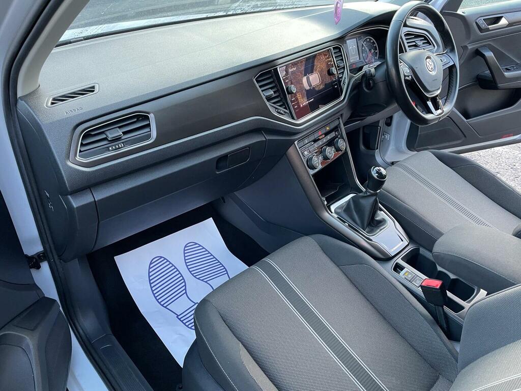 Volkswagen T-Roc Suv 1.0 Tsi Design Euro 6 Ss 201968 SE68MVN Silver #2