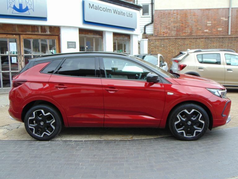 Vauxhall Grandland 1.2 Turbo Ultimate Red