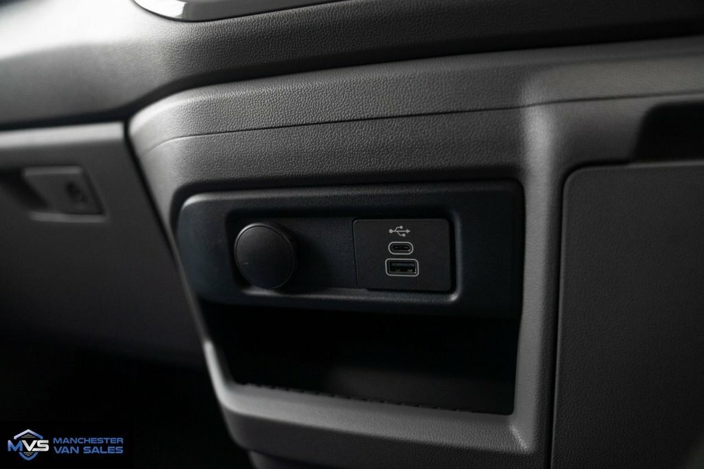 Volkswagen Transporter Combi Black #4