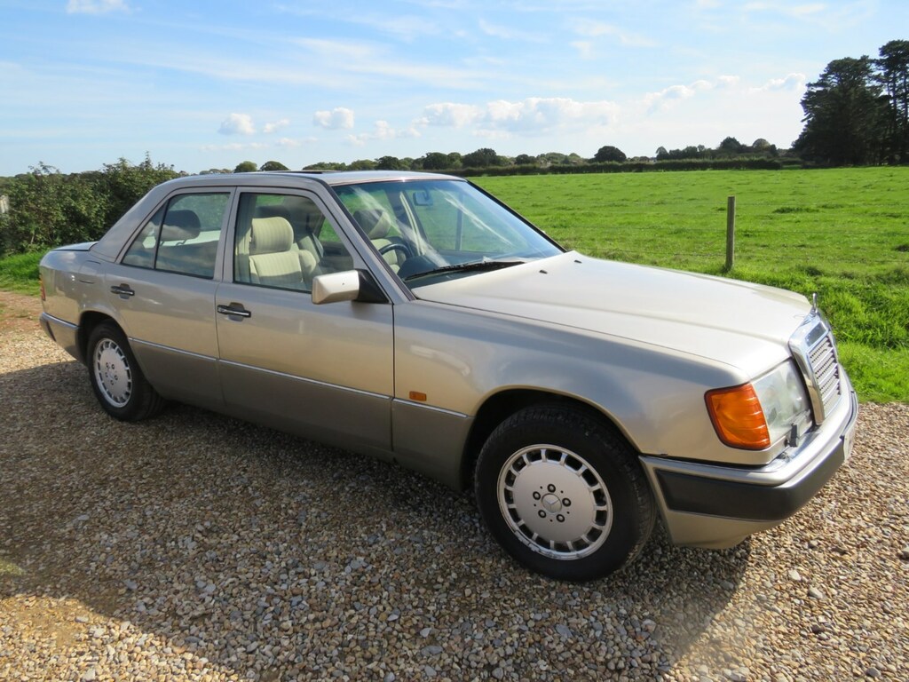 Mercedes-Benz E Class 230 E W124 White #1