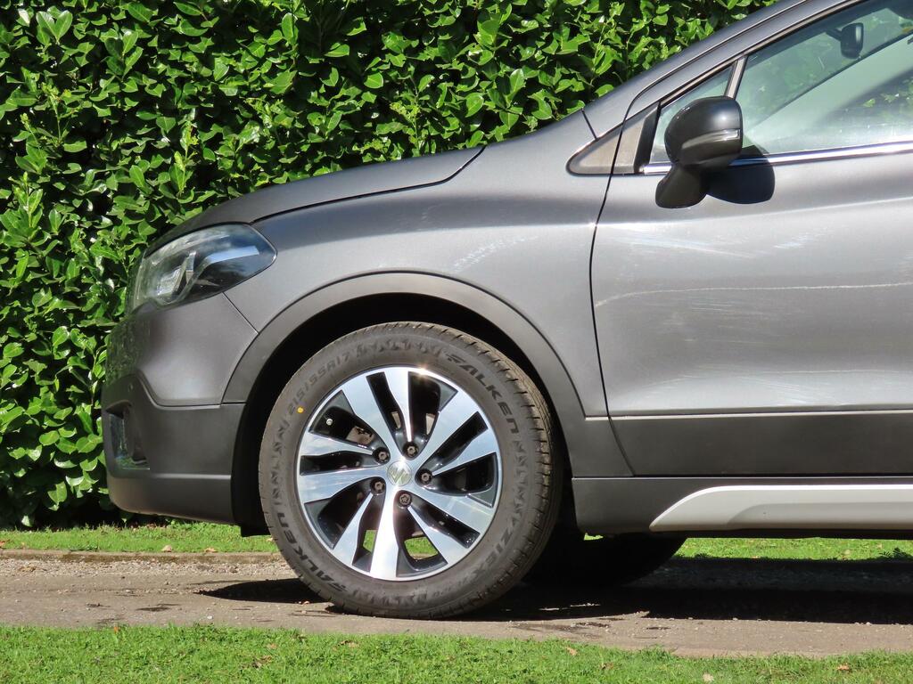 Suzuki SX4 Hatchback White #8