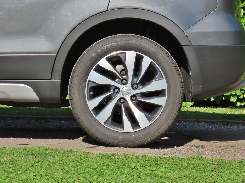 Suzuki SX4 Hatchback White #7