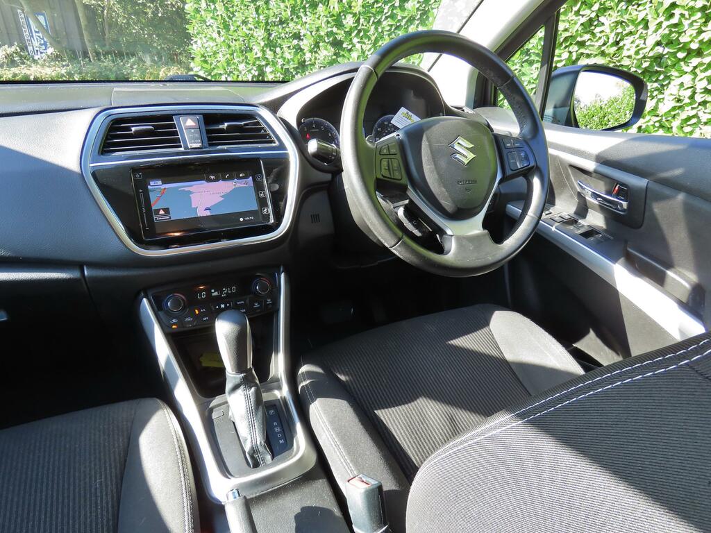 Suzuki SX4 Hatchback White #3