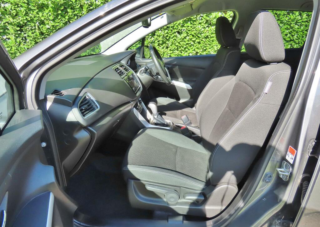 Suzuki SX4 Hatchback White #14
