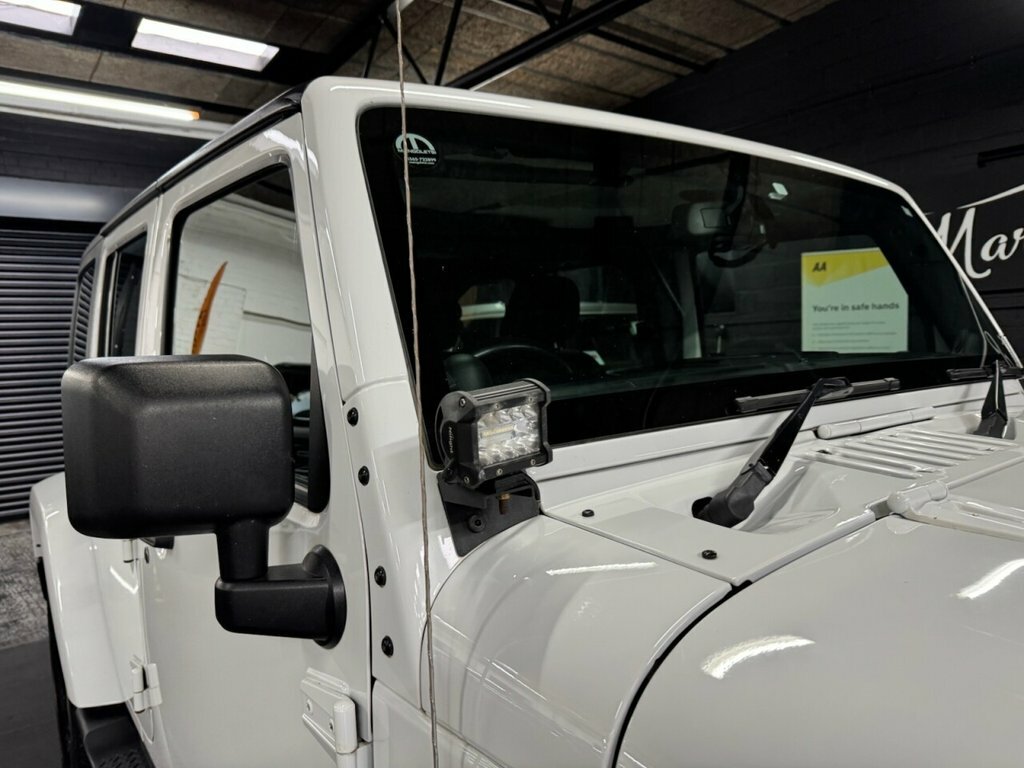 Jeep Wrangler 2.8L Sahara LS63XMD White #5