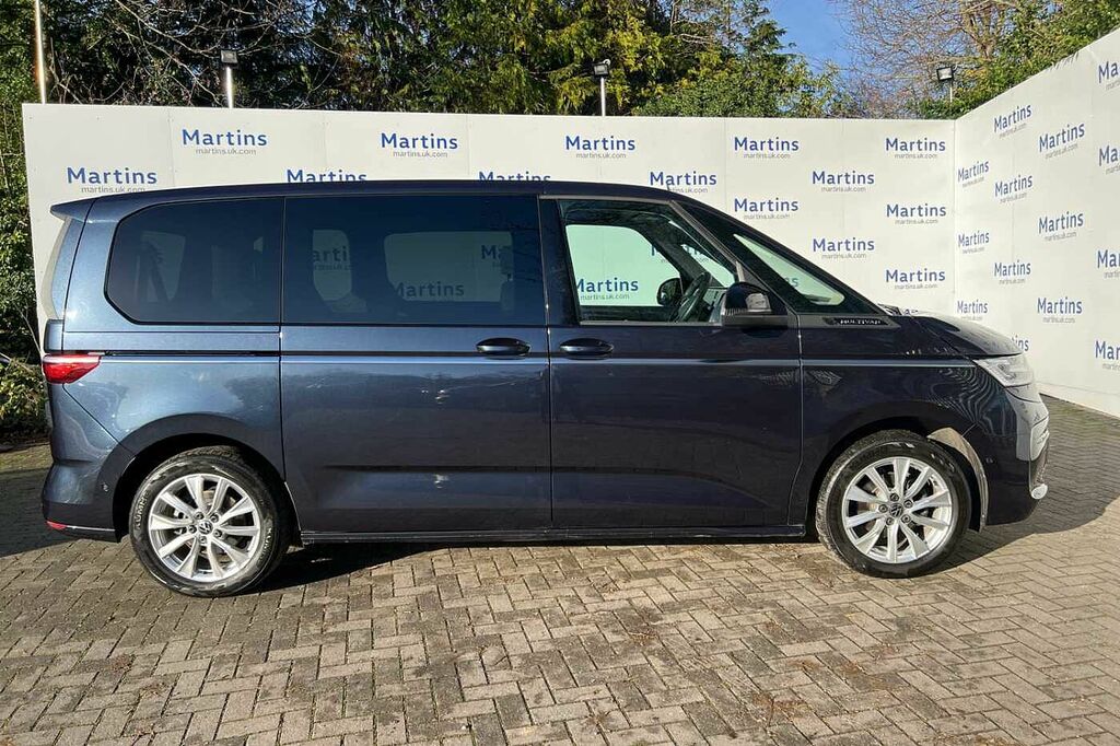 Volkswagen Multivan Style Standard 150 Ps 2.0 Tdi 7-Speed Dsg Panoram RE25OOU Blue #4