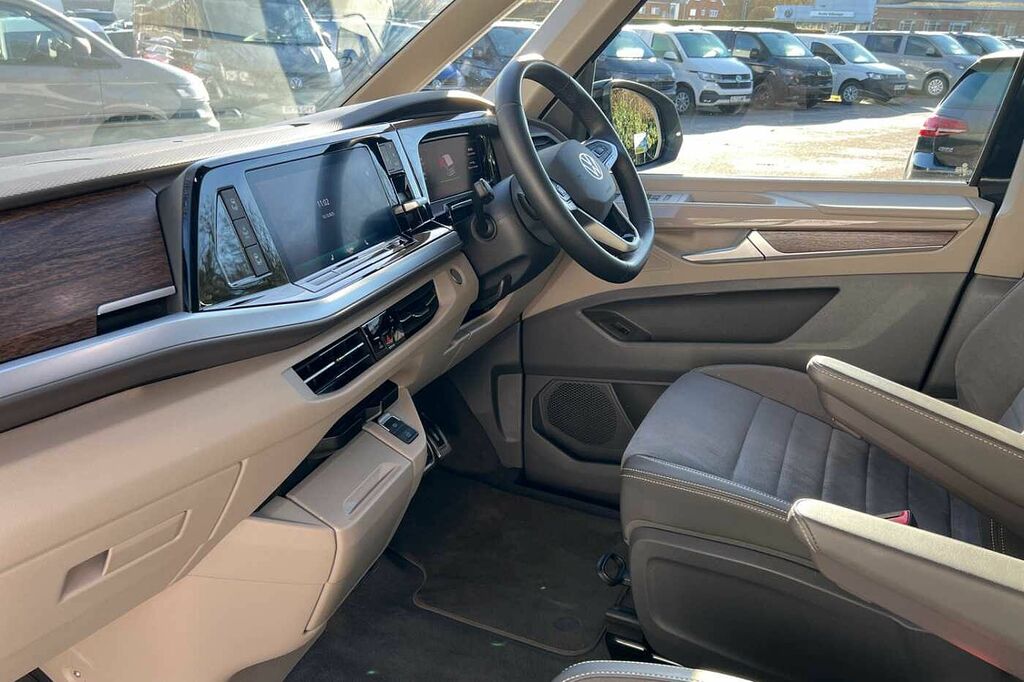Volkswagen Multivan Style Standard 150 Ps 2.0 Tdi 7-Speed Dsg Panoram RE25OOU Blue #2