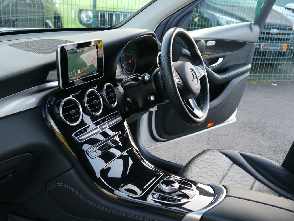 Mercedes-Benz 220 E D Amg Line White #23