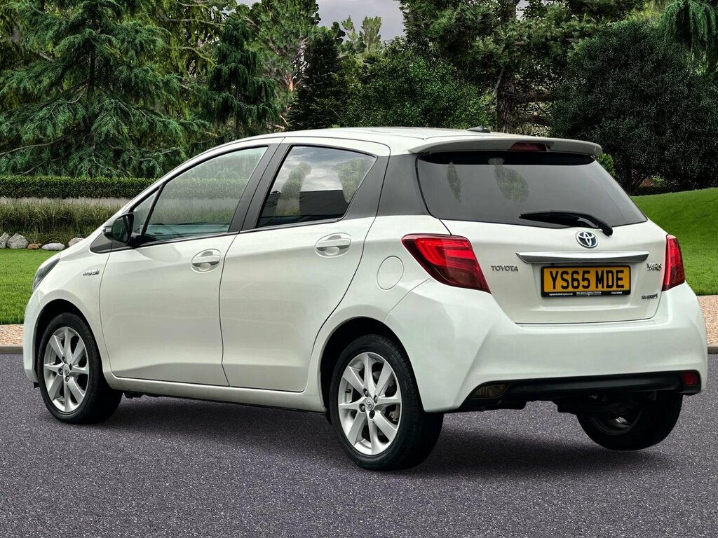 Toyota Yaris 1.5 Vvt-h Sport E-cvt Euro 6 White #4
