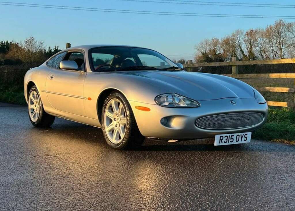 Jaguar XK8 V8 Coupe Red #3