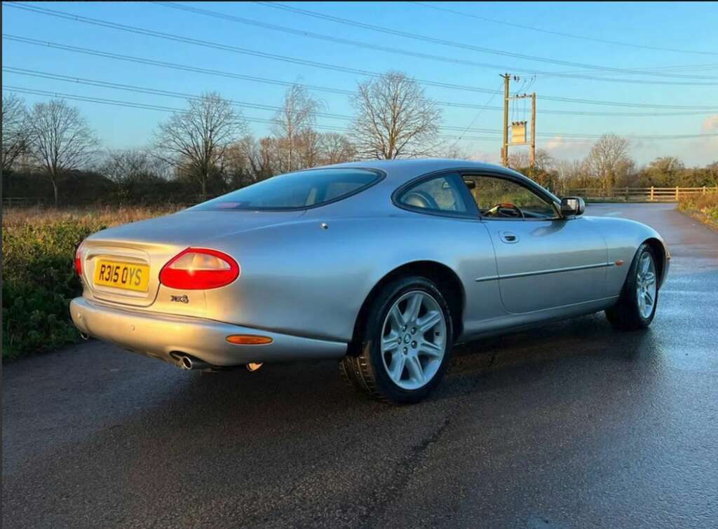 Jaguar XK8 V8 Coupe Red #2
