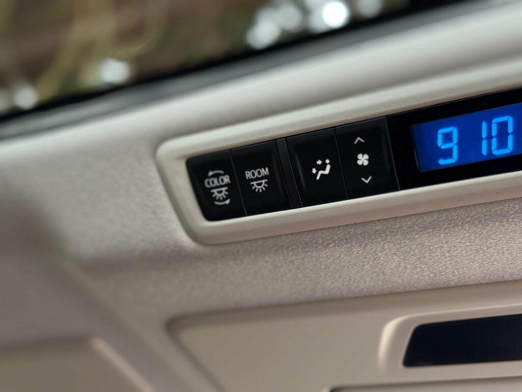 Toyota Vellfire 3.5 V6 Vellfire Executive Black #38