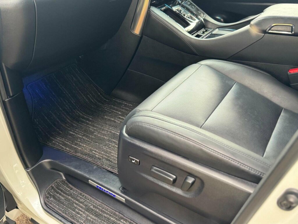 Toyota Vellfire 3.5 V6 Vellfire Executive Black #42