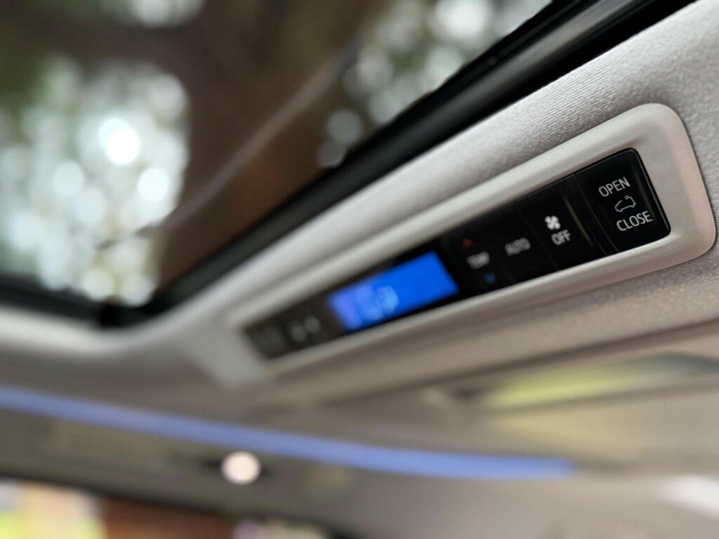 Toyota Vellfire 3.5 V6 Vellfire Executive Black #72
