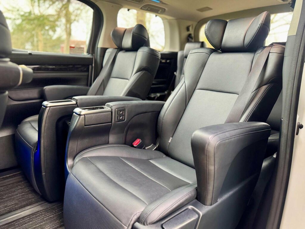 Toyota Vellfire 3.5 V6 Vellfire Executive Black #59