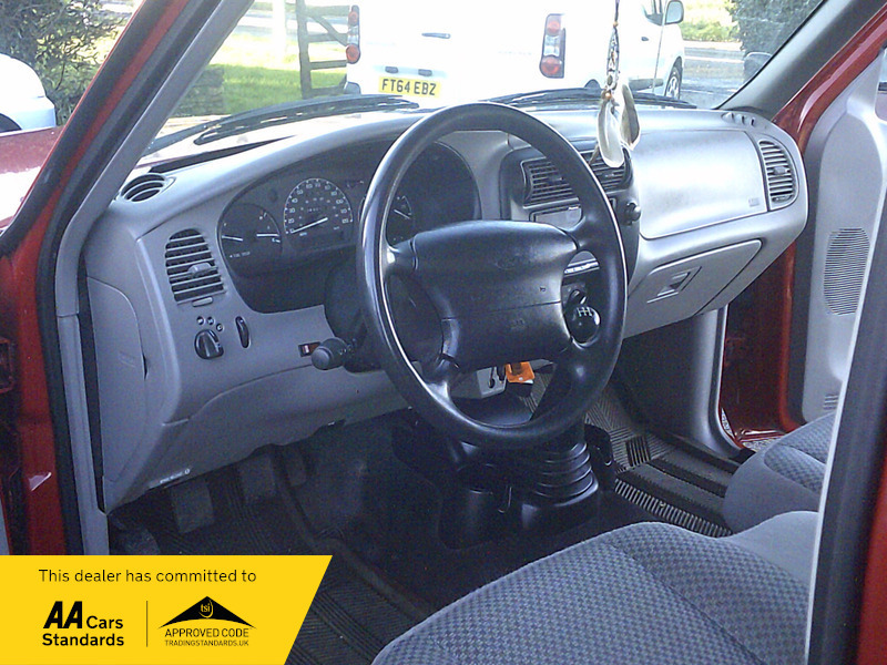 Ford Ranger 2.5D Regular Cab Pickup 4X2 White #16