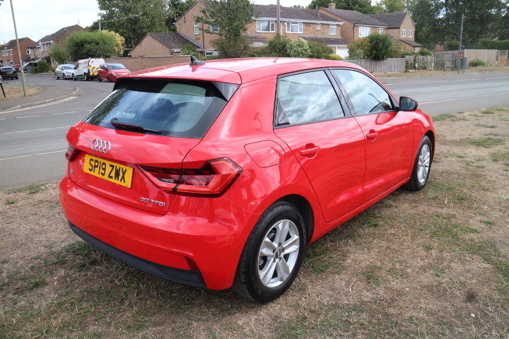 Audi A1 Sportback Tfsi Se SP19ZWX Red #4