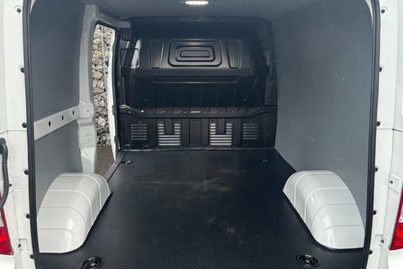 Maxus  2.0 D20 Lwb Van White #32