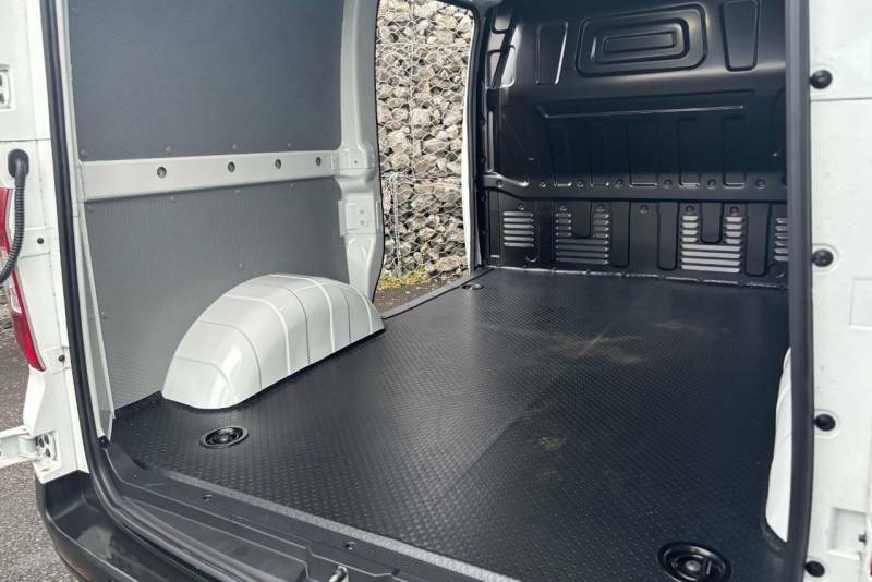 Maxus  2.0 D20 Lwb Van White #33