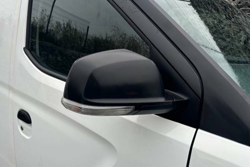 Maxus  2.0 D20 Lwb Van White #17