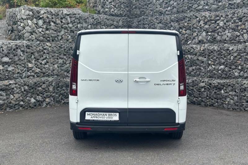 Maxus  Mpv White #9