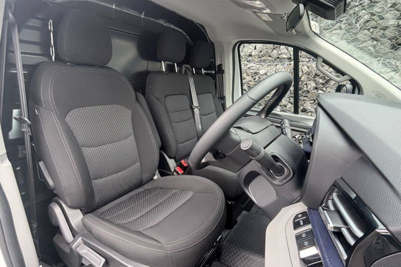 Maxus  Mpv White #20