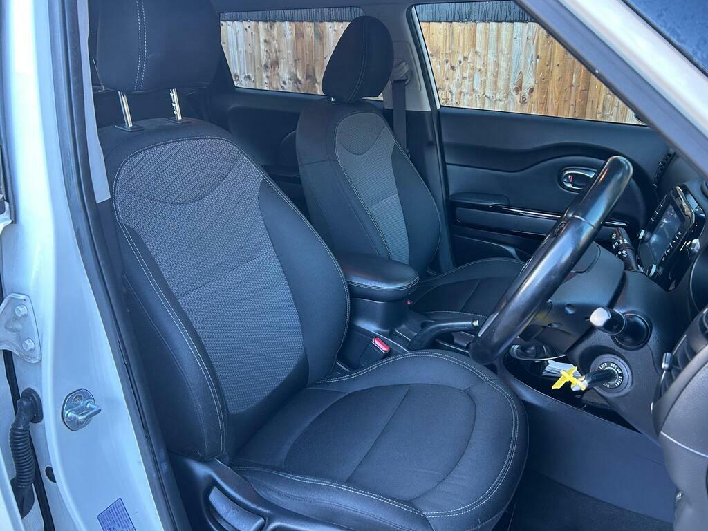 Kia Soul 1.6 Crdi 2 Euro 6 White #3