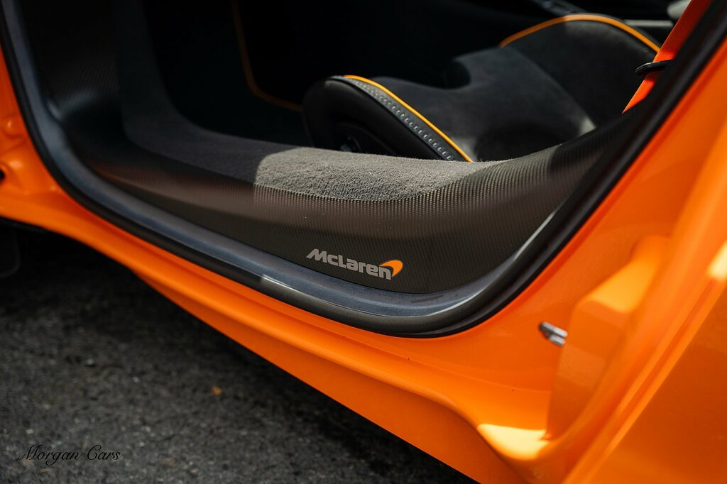 McLaren Artura Black Black #68