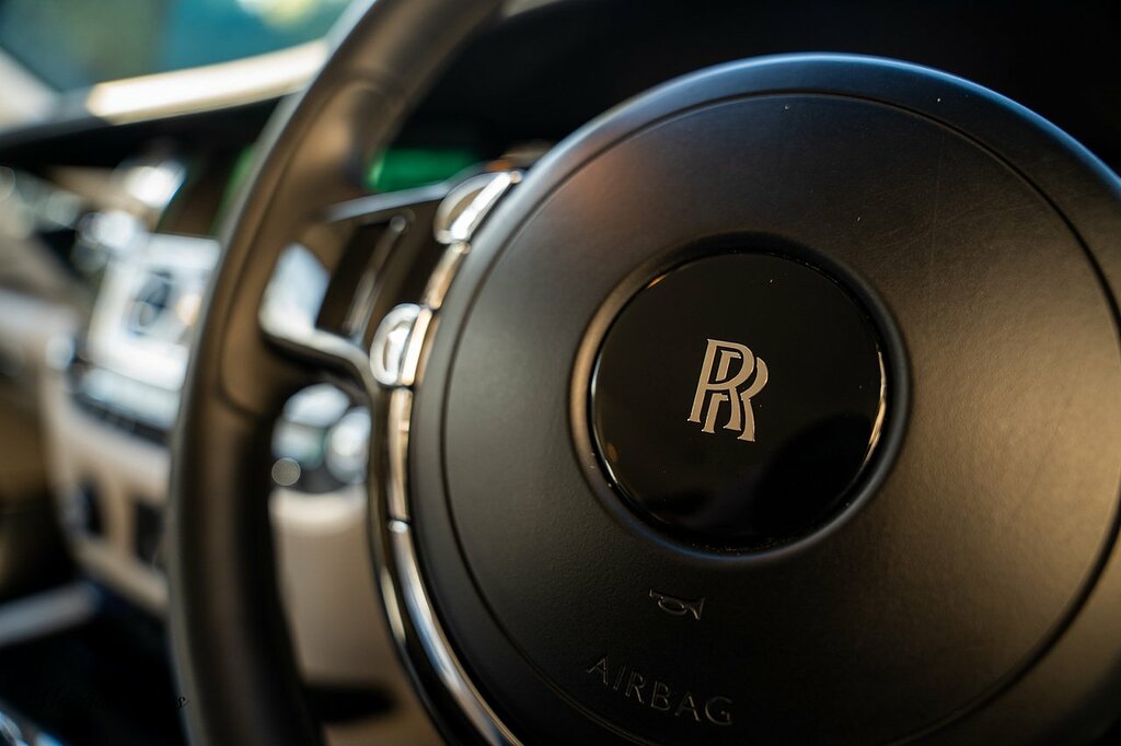Rolls-Royce Wraith V12 Black #68