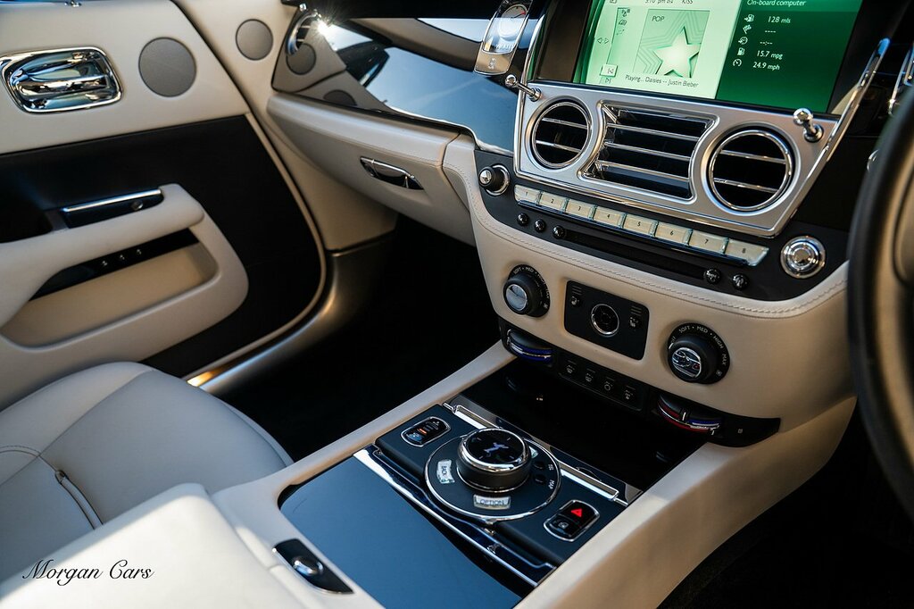 Rolls-Royce Wraith V12 Black #61
