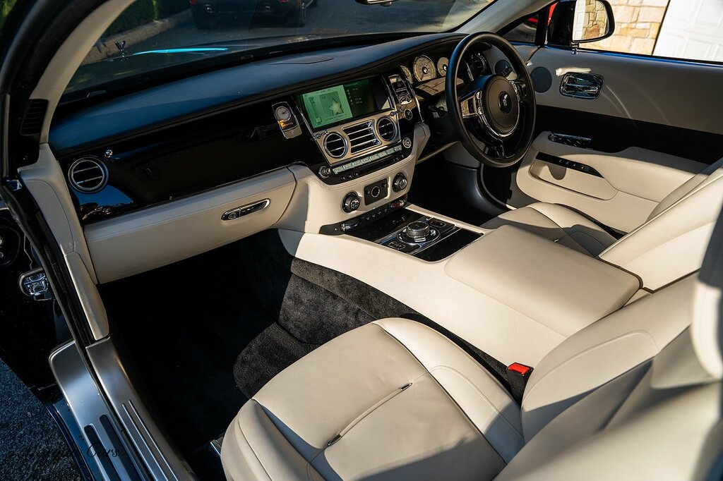 Rolls-Royce Wraith V12 Black #72