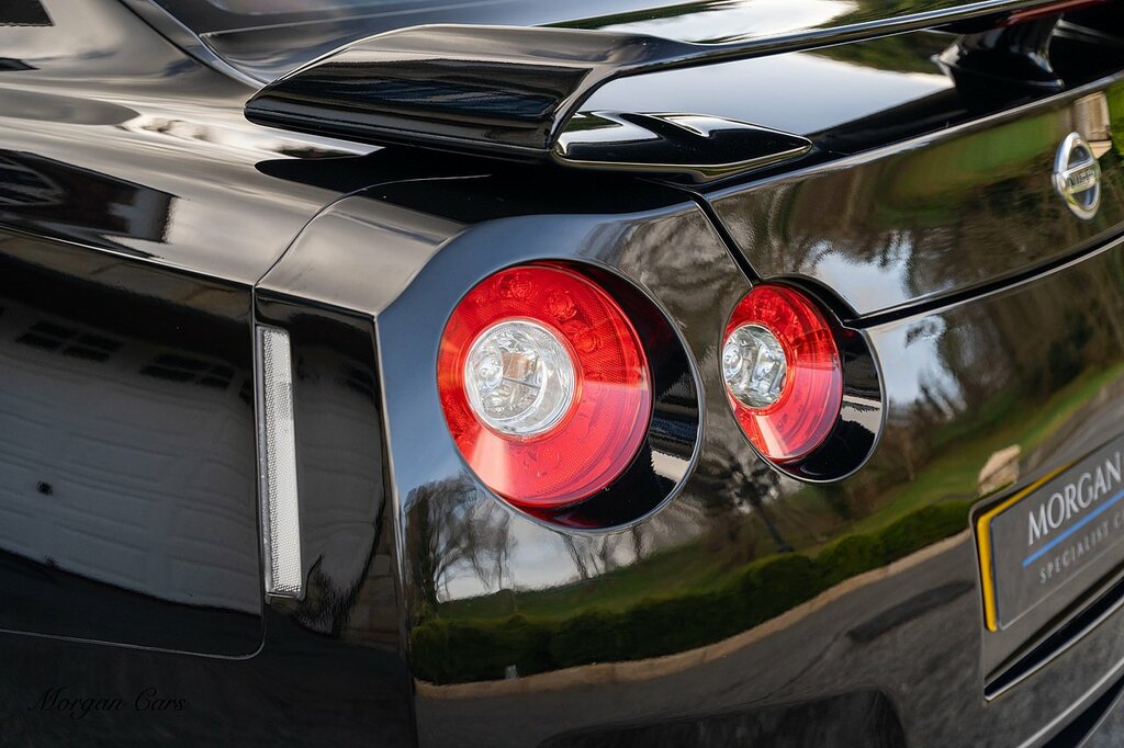 Nissan GT-R Coupe White #18