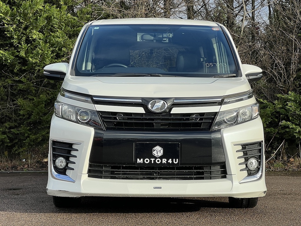 Toyota Voxy Zs Modellista Aero  #4