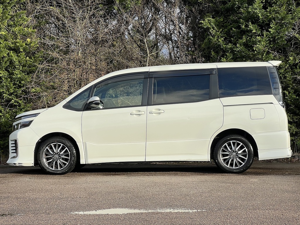 Toyota Voxy Zs Modellista Aero  #5