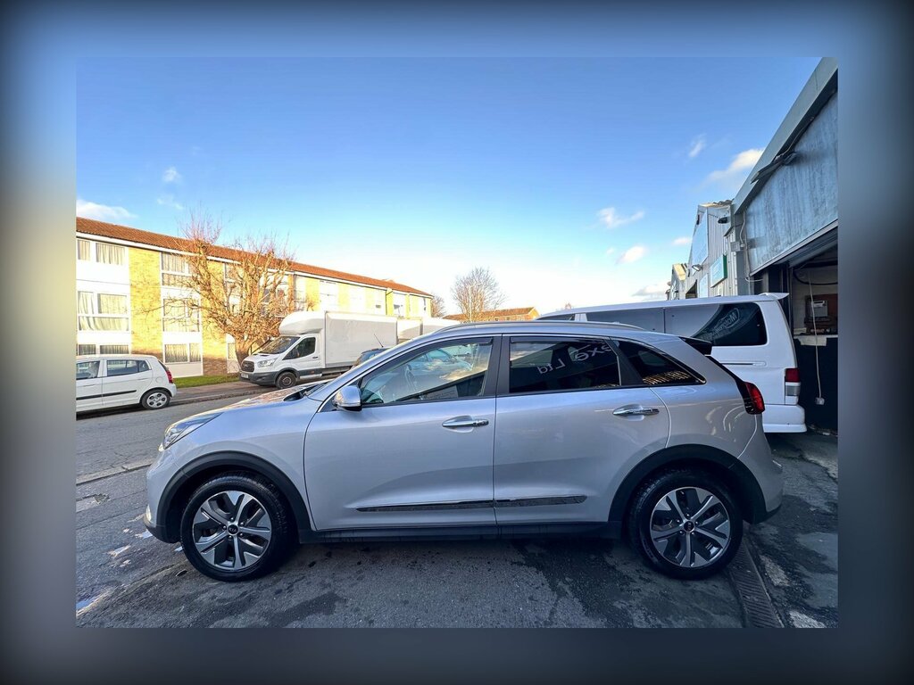 Kia e-Niro 64Kwh 4 B25HOE Silver #5