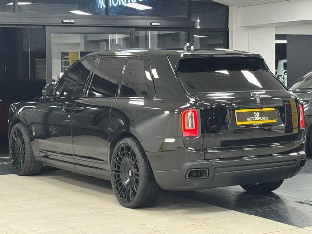 Rolls-Royce Cullinan 2022 6.75 V12 Black Badge Suv 4Wd Black #2