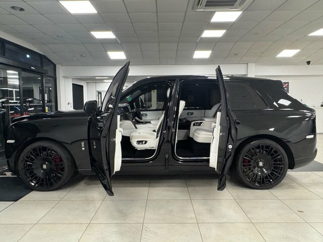 Rolls-Royce Cullinan 2022 6.75 V12 Black Badge Suv 4Wd Black #3