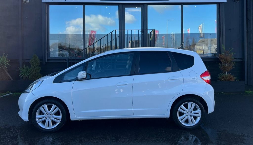 Honda Jazz 1.4L Es Plus ML15OJU White #4