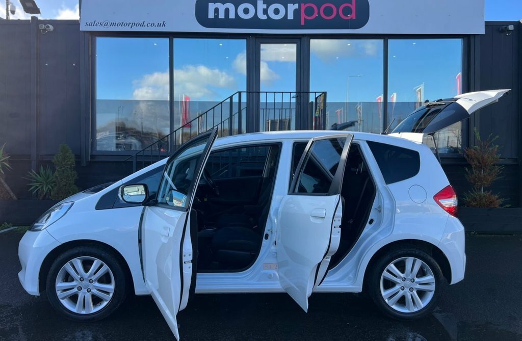 Honda Jazz 1.4L Es Plus ML15OJU White #6