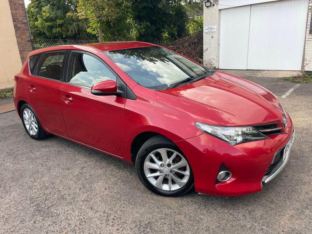 Toyota Auris Hatchback 1.6 V-matic Icon Euro 5 201414 Red