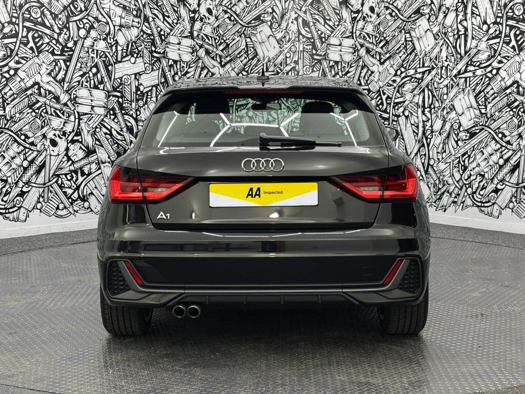 Audi A1 2L S Line Competition Black #6