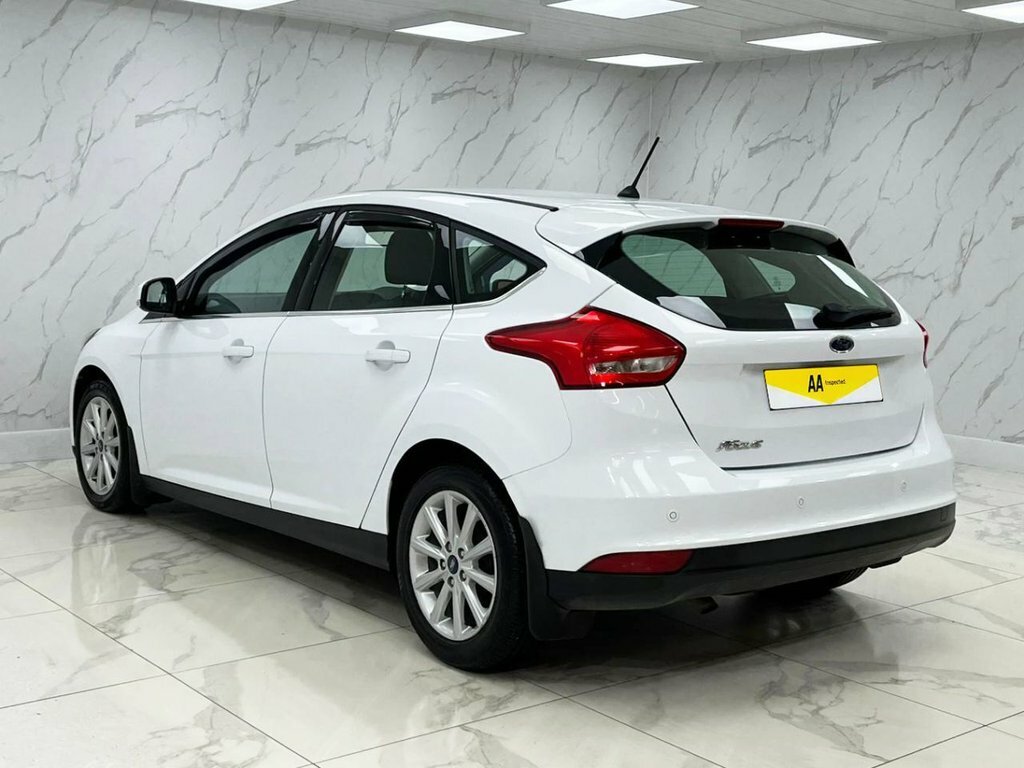 Ford Focus 1L Titanium White #6