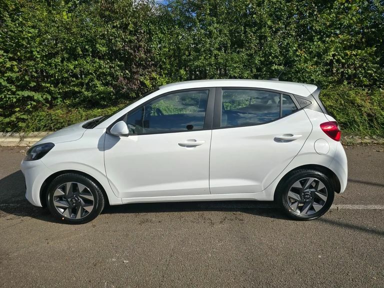 Hyundai I10 1.0 63 Premium Nav KN75PVV White #4