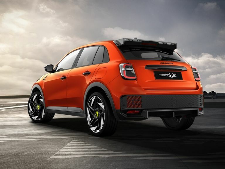 Abarth 600e 175Kw 54Kwh Orange #2