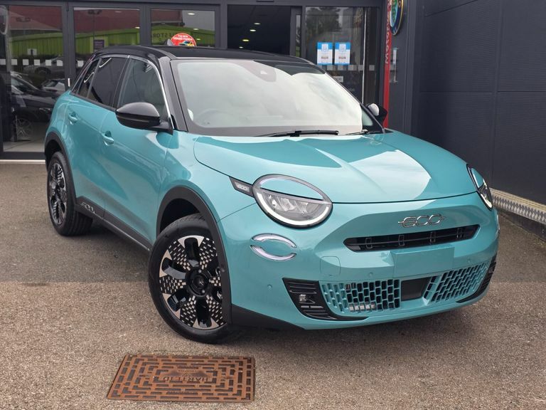 Fiat 600e 115Kw La Prima 54Kwh Black